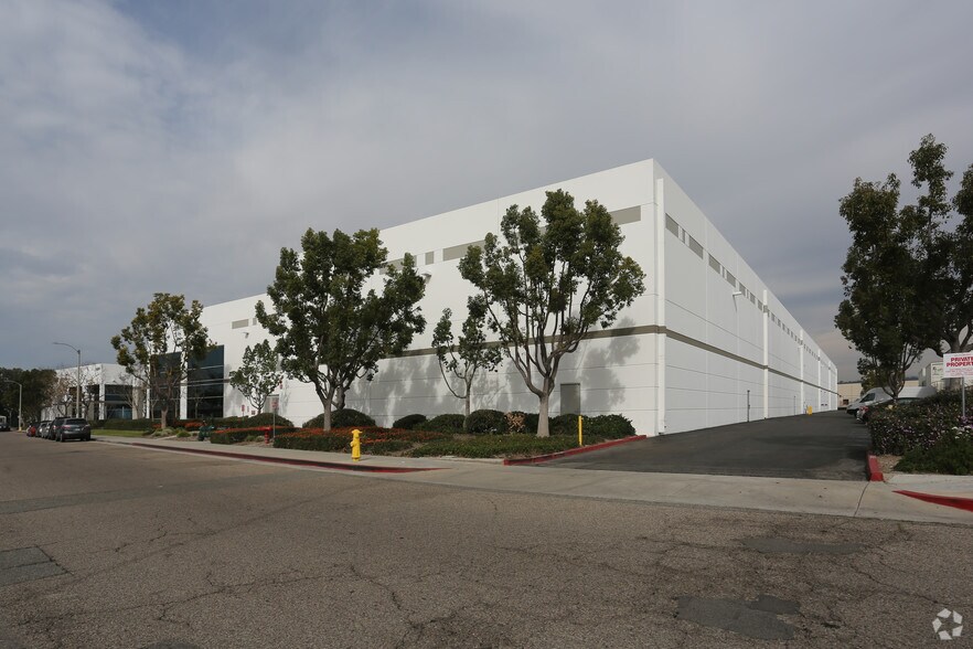 More Photos Of 2051 Raymer Ave, Fullerton Warehouse For Lease