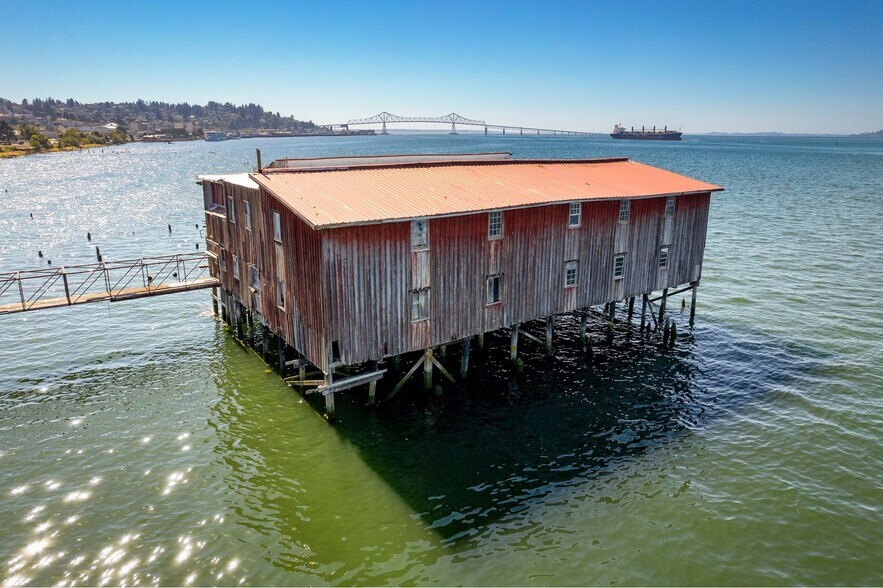 Primary Photo Of 100 31st St, Astoria Warehouse For Sale