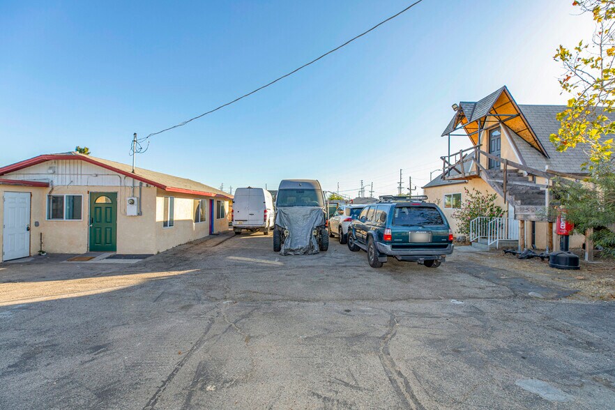 More Photos Of 9052-9058 Sunland Blvd, Sun Valley Office For Sale