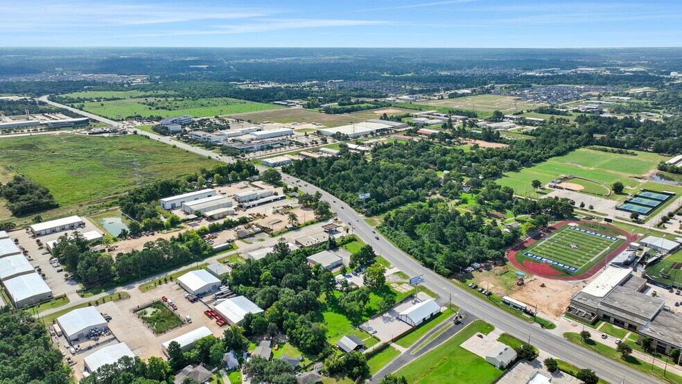 More Photos Of 817 E Main St, Tomball Warehouse For Sale