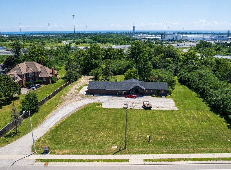 More Photos Of 2078 Upper Middle Rd E, Oakville Office For Sale