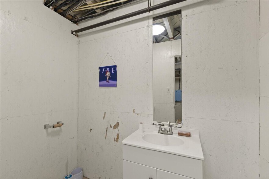 More Photos Of 181 S Whitfield St, Nazareth Office Residential For Sale