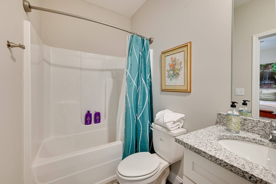 More Photos Of 4971 Veterans Memorial Hwy, Brownsville Multifamily For Sale