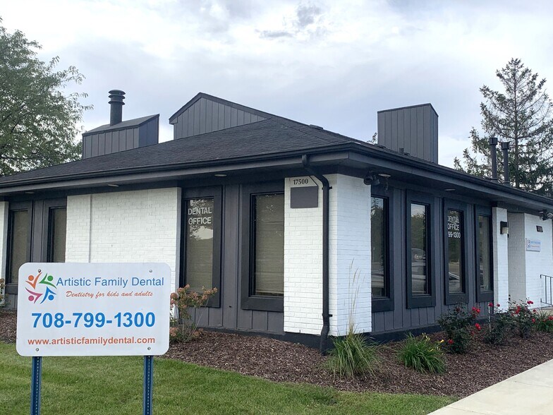 More Photos Of 17500-17516 S Carriageway Dr, Hazel Crest Office For Sale