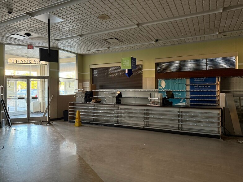 More Photos Of 350 Niagara St, Buffalo Drugstore For Lease