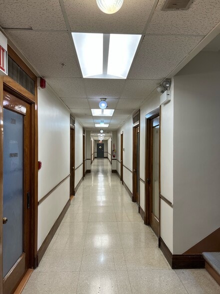 More Photos Of 636 Church St, Evanston Office Residential For Lease