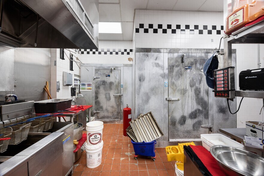 More Photos Of 45 Carmans Rd, Massapequa Restaurant For Sale
