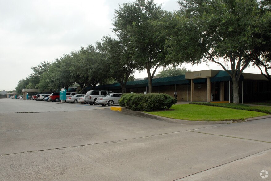 More Photos Of 3351 Plainview St, Pasadena Medical For Lease