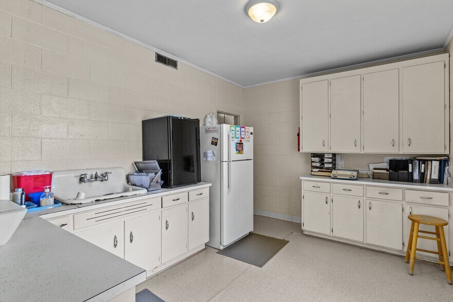 More Photos Of 3522 James B White Hwy, Whiteville Veterinarian Kennel For Sale