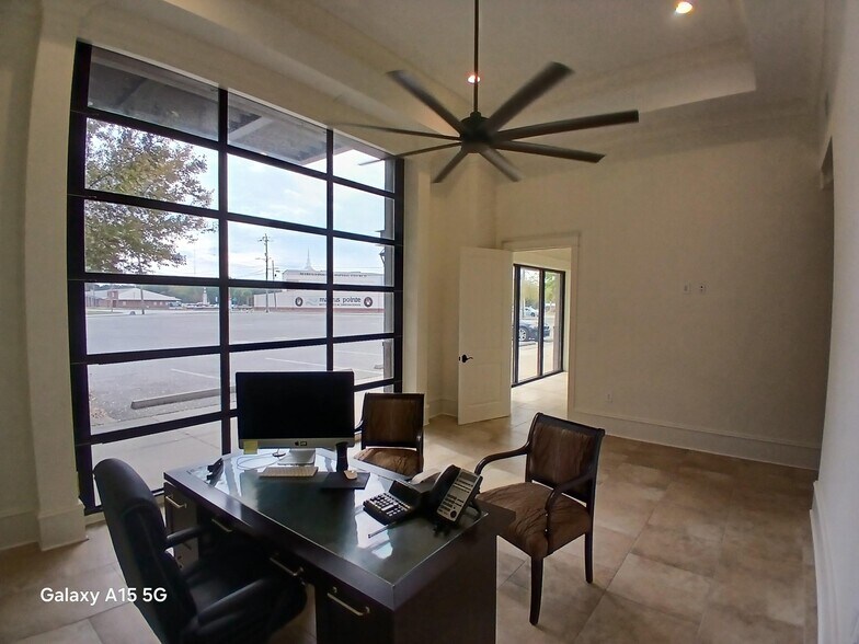 More Photos Of W St, Pensacola Storefront Retail Office For Lease