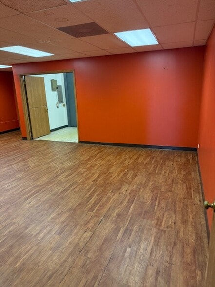 More Photos Of 28835 N Herky Dr, Lake Bluff Warehouse For Sale