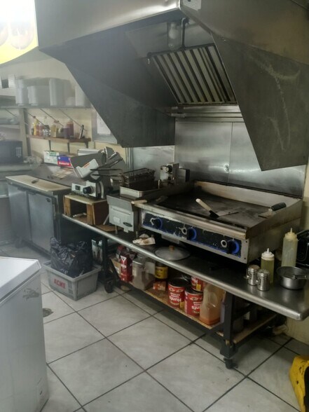 More Photos Of 17 Spring St, Trenton General Retail For Sale