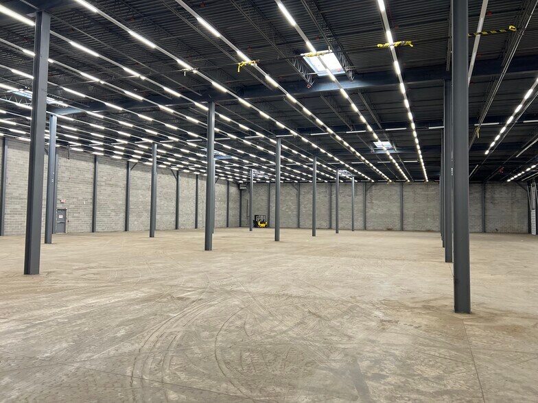 More Photos Of 120 Clyde Rd, Somerset Warehouse For Lease