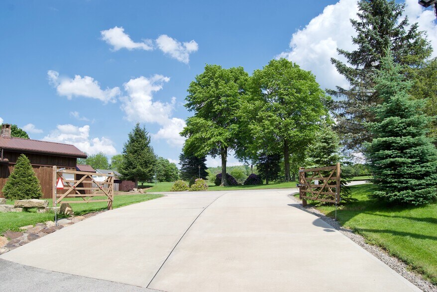 More Photos Of 690-692 State Route 66, Leechburg General Retail For Sale