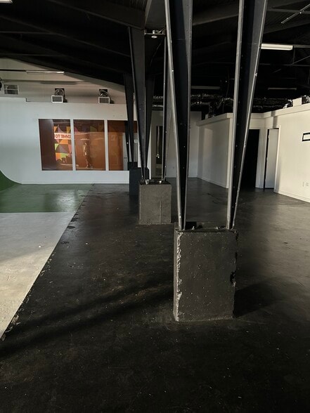 More Photos Of 1275 Pryor Rd SW, Atlanta Warehouse For Sale