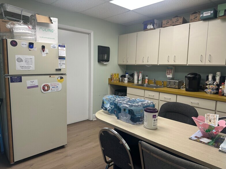 More Photos Of 506 4th Ave W, Palmetto Medical For Sale