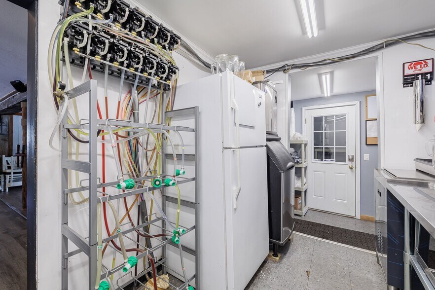 More Photos Of 8106 W Port Bay Rd, Wolcott Marina For Sale