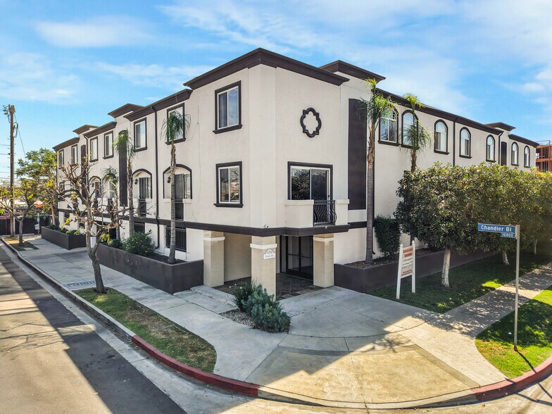 More Photos Of 5330 Satsuma Ave, North Hollywood Apartments For Sale