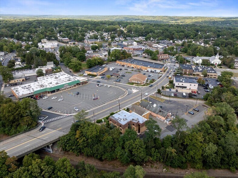 More Photos Of 24 Wyckoff Ave, Waldwick Medical For Lease