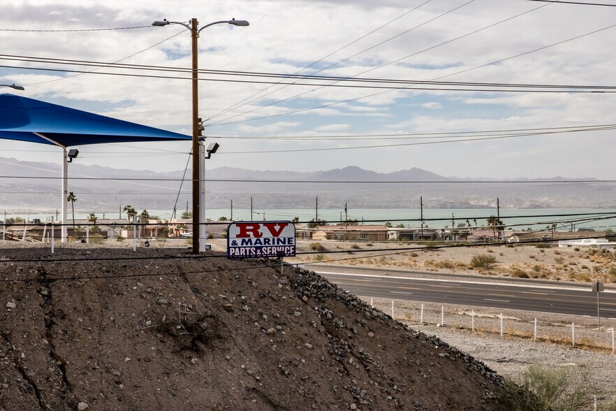 More Photos Of 951 Lake Havasu Ave N, Lake Havasu City Showroom For Sale