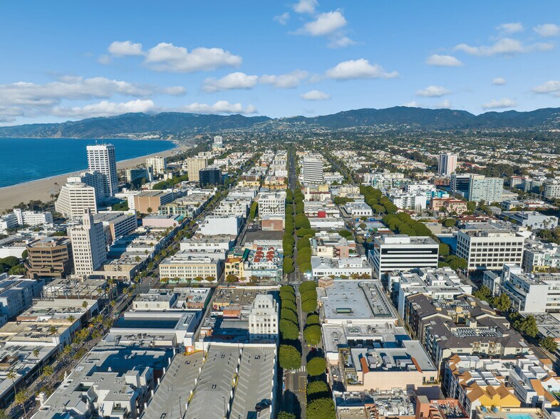 More Photos Of 402 Santa Monica Blvd, Santa Monica General Retail For Sale