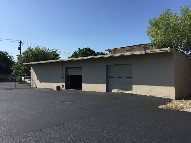 More Photos Of 9204 United Dr, Austin Warehouse For Lease