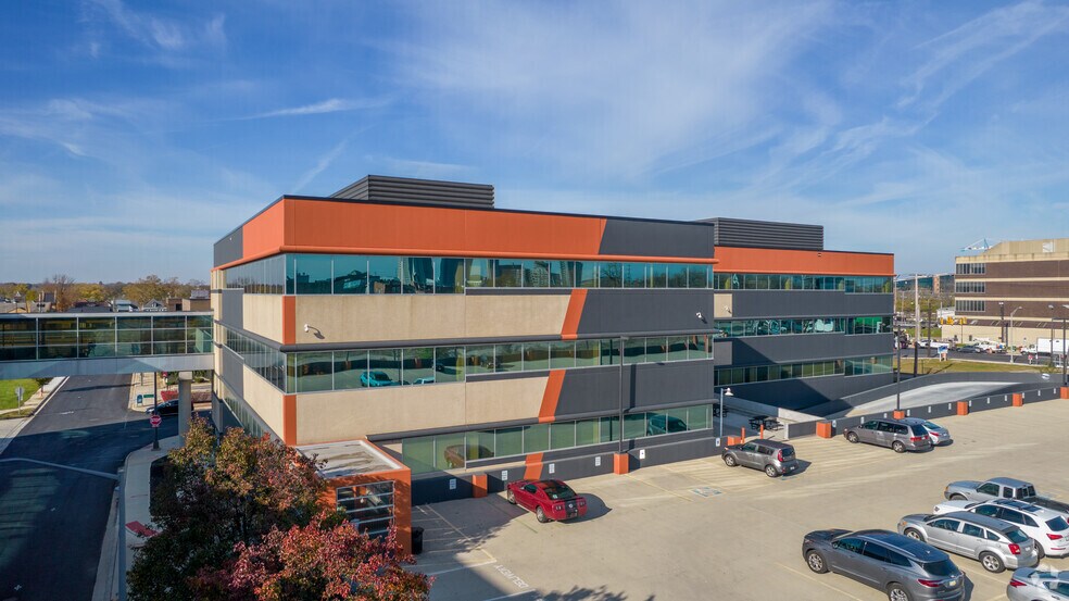 More Photos Of 775 W Broad St, Columbus Medical For Lease