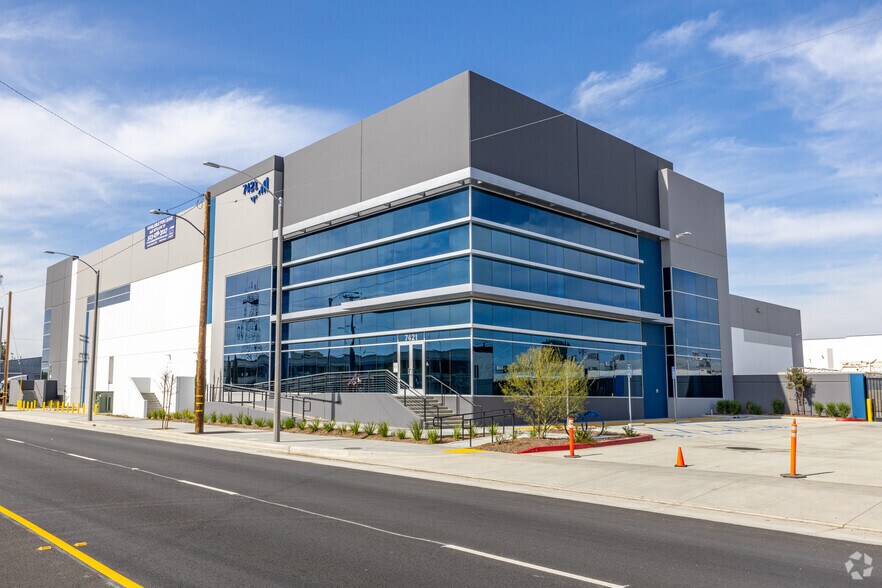 Primary Photo Of 7421 E Slauson Ave, Commerce Warehouse For Sale