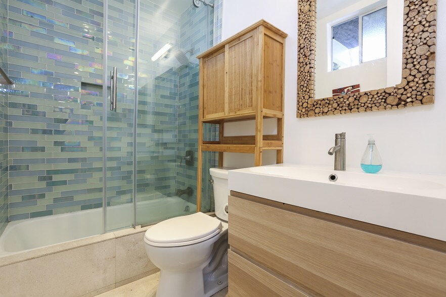 More Photos Of 472 Rosecrans Ave, Manhattan Beach Apartments For Sale