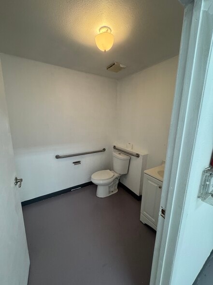 More Photos Of 11101 Sherman Way, Sun Valley Storefront Retail Office For Lease