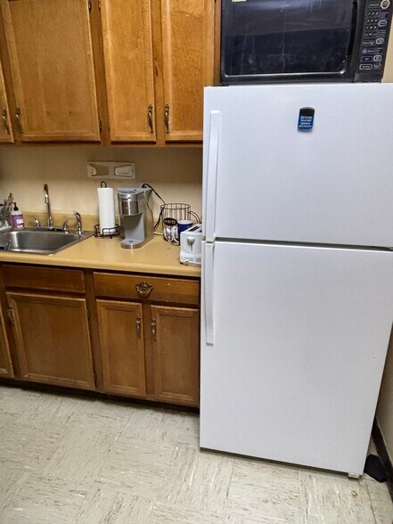 More Photos Of 1300 N Main St, Williamstown Office For Lease