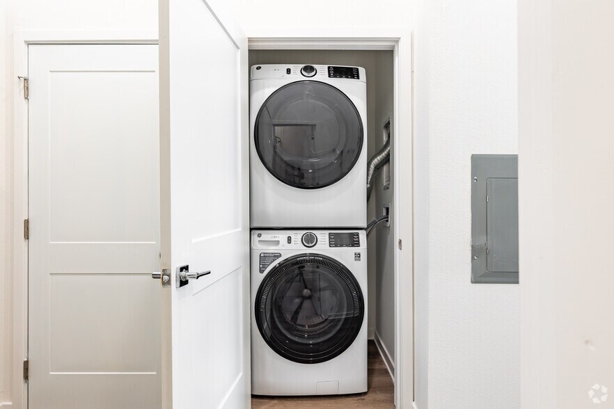 More Photos Of 1647 E Colonial Dr, Orlando Apartments For Sale