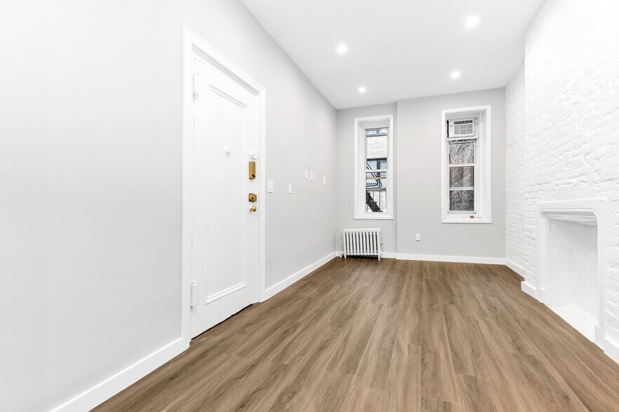Primary Photo Of 122 W 20th St, New York Apartments For Lease
