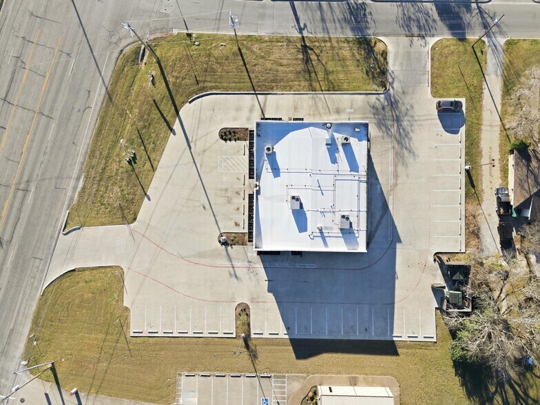 More Photos Of 1000 N Robinson Dr, Robinson Restaurant For Sale