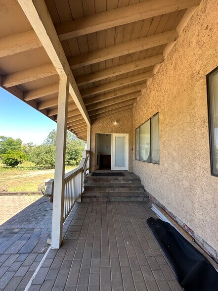 More Photos Of 6738 Greenbay Rd, Arbuckle Land For Lease