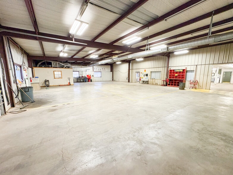 More Photos Of 200 N Pine St, Kermit Industrial For Sale