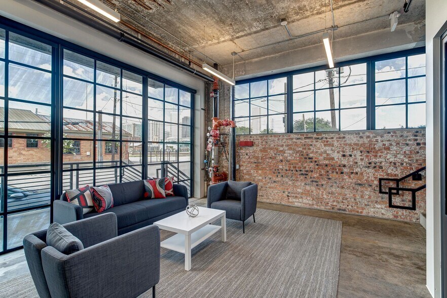 More Photos Of 2301 Commerce St, Houston Loft Creative Space For Lease