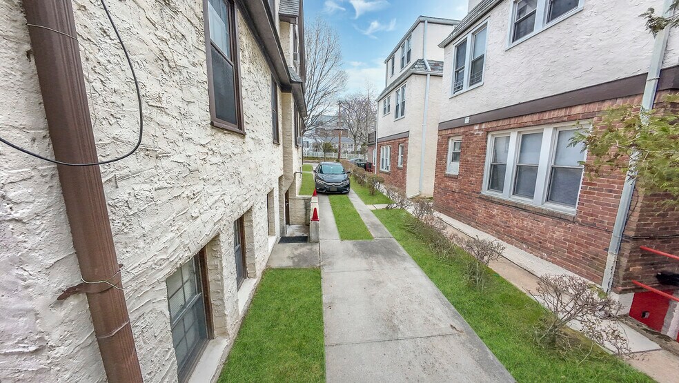 More Photos Of 4320 Hamilton Pl, Flushing Apartments For Sale