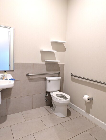 More Photos Of 5757 Flewellen Oaks Ln, Fulshear Business Park For Lease