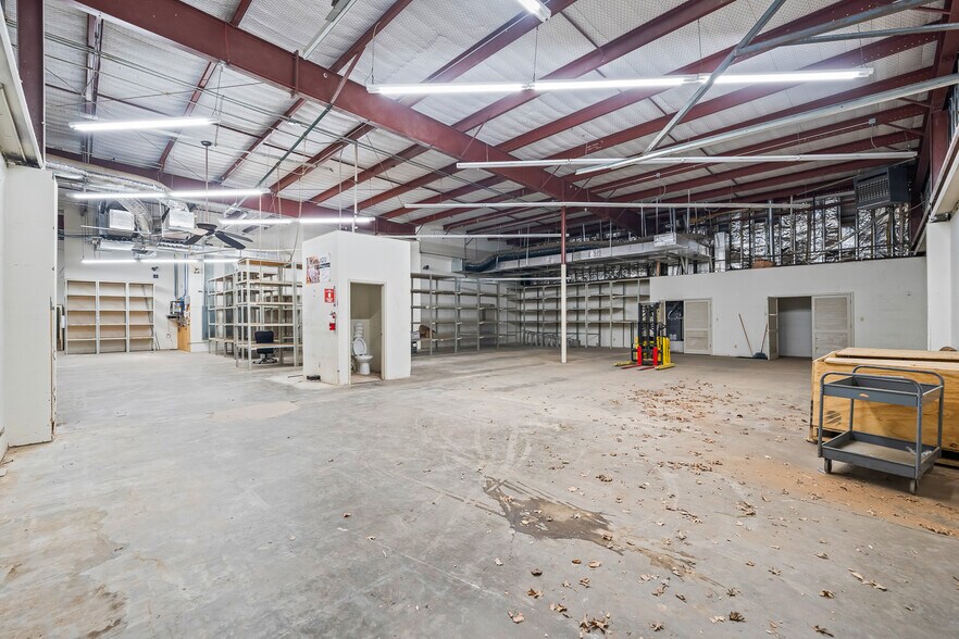 More Photos Of 7705 Quaker Ave, Lubbock Freestanding For Sale