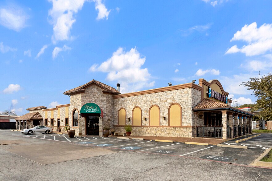 More Photos Of 5249 Davis Blvd, North Richland Hills Restaurant For Sale