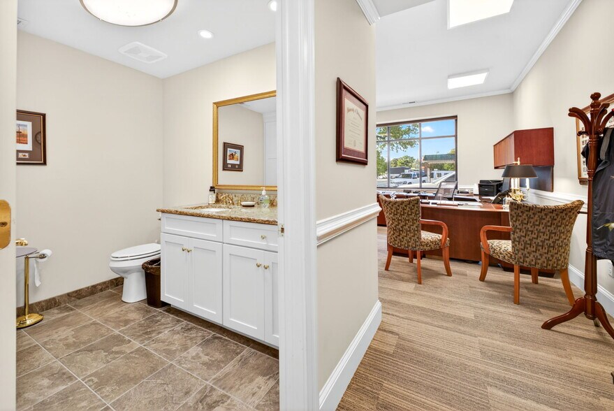 More Photos Of 3413 Griffin St, Portsmouth Light Distribution For Sale