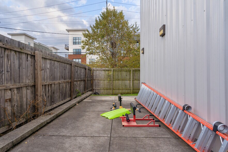 More Photos Of 2145 Chestnut St, Chattanooga Specialty For Lease