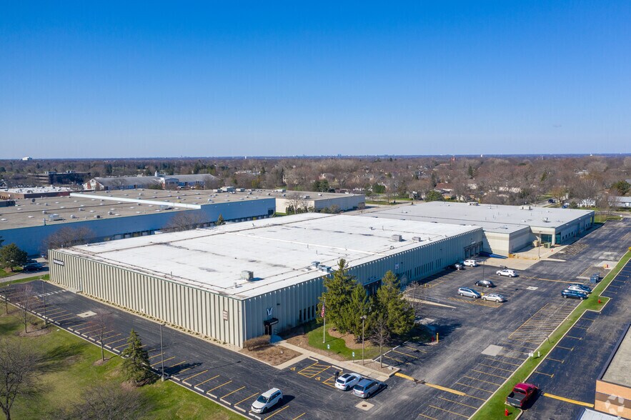 More Photos Of 515 Huehl Rd, Northbrook Warehouse For Lease