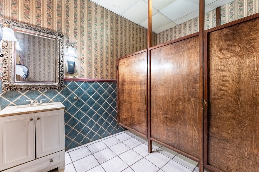 More Photos Of 316 W Dickson St, Fayetteville Restaurant For Sale