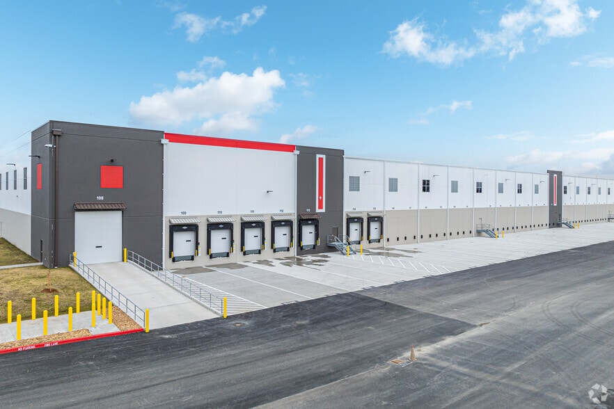 More Photos Of 17819 Canyon Rd E, Puyallup Distribution For Lease