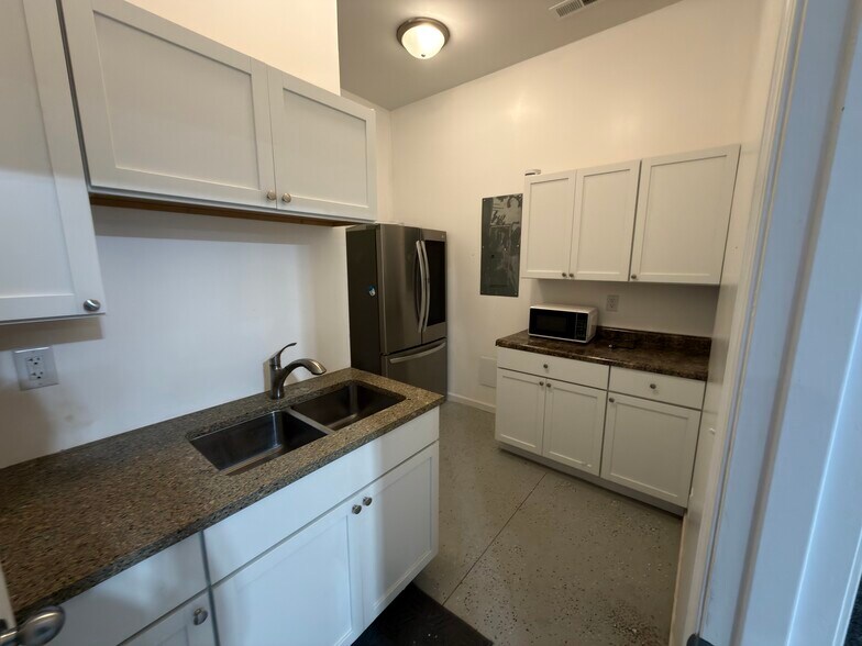 More Photos Of 205 Wiley ave, Washington General Retail For Sale