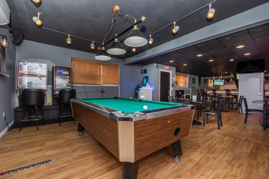 More Photos Of 932 Wyoming Ave, Scranton Bar For Sale