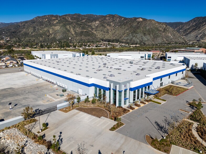 More Photos Of 1021 N Todd Ave, Azusa Distribution For Lease