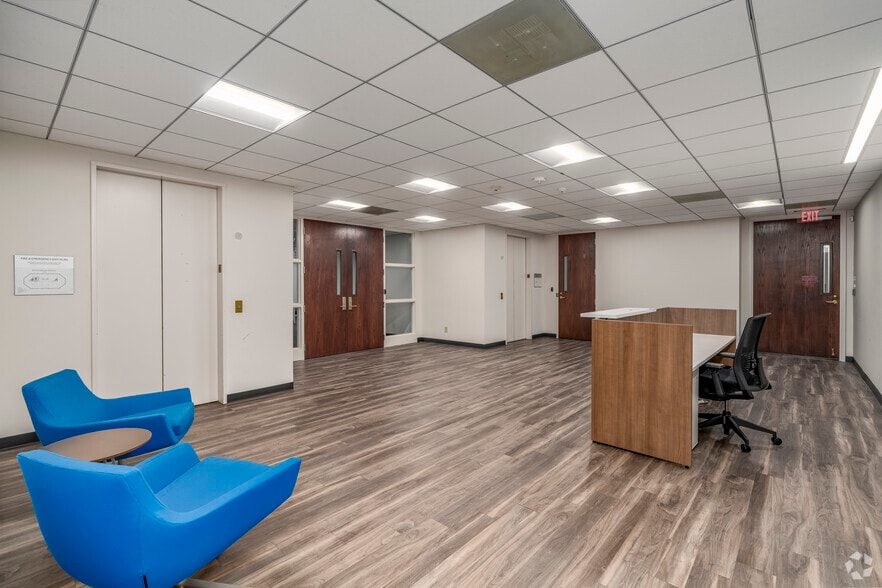 More Photos Of 9144 Arrowpoint Blvd, Charlotte Office For Sale